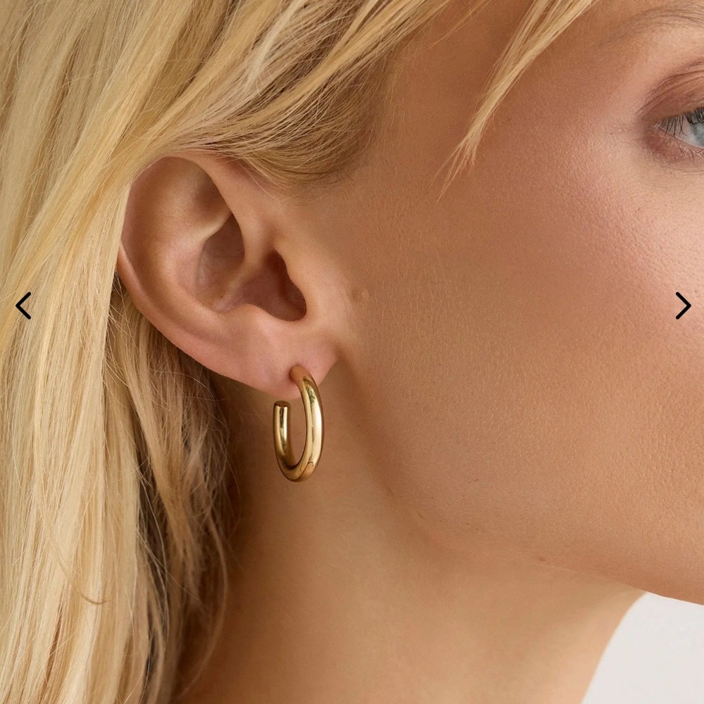 Jennifer Fisher Lilly Huggies - Gold Hoop Earrings